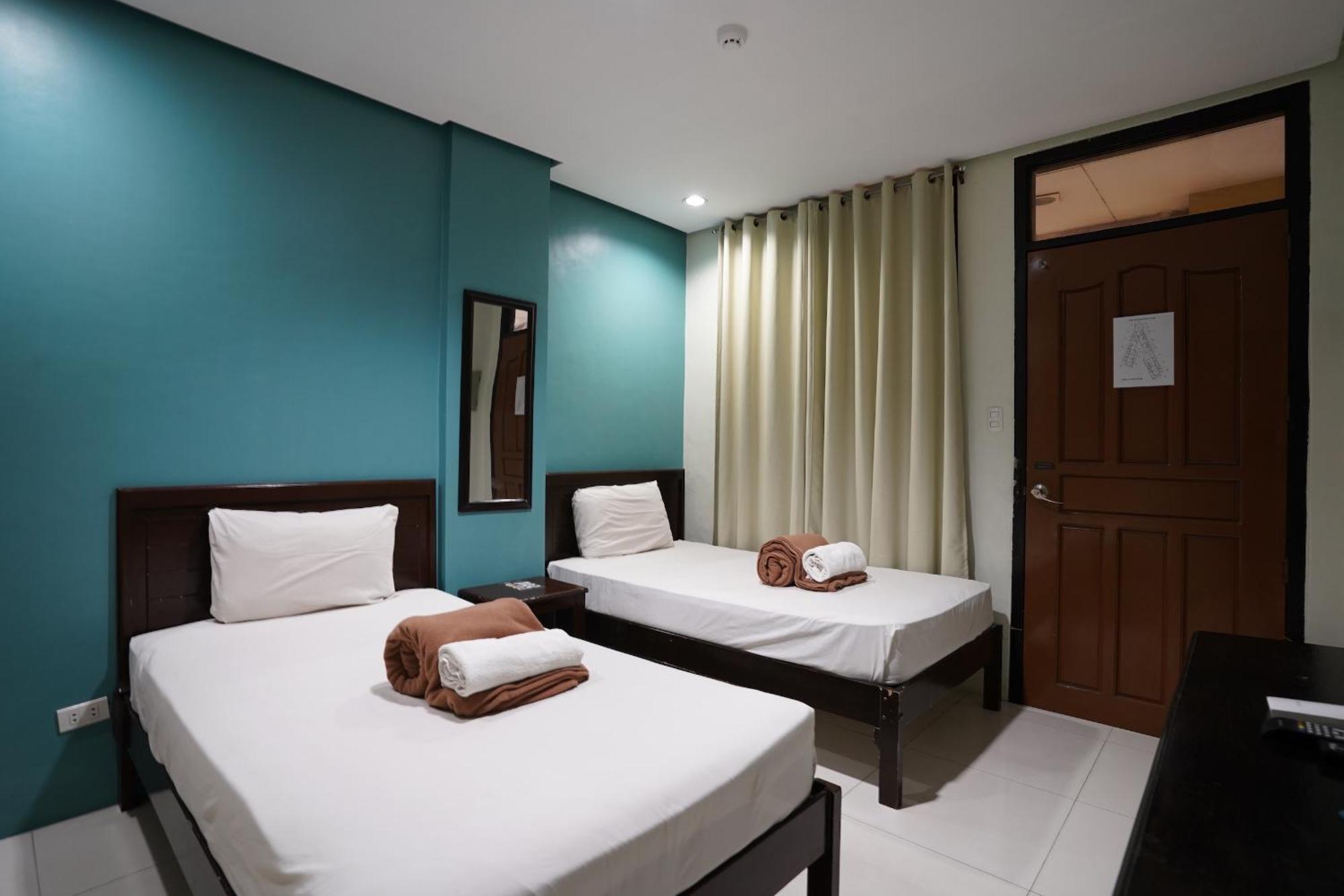 Arzo Hotel Grand Lodge Манила Экстерьер фото