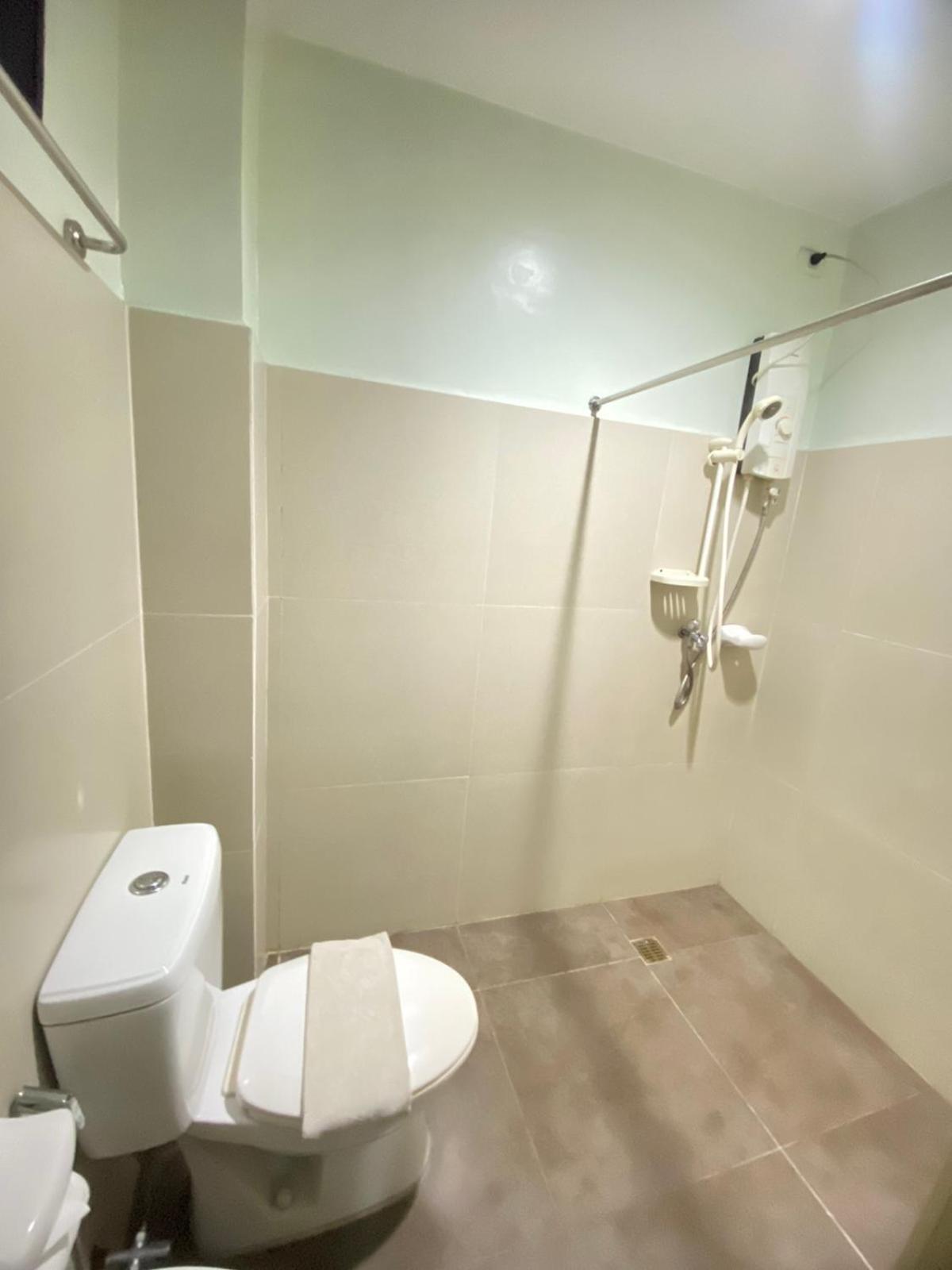 Arzo Hotel Grand Lodge Манила Экстерьер фото